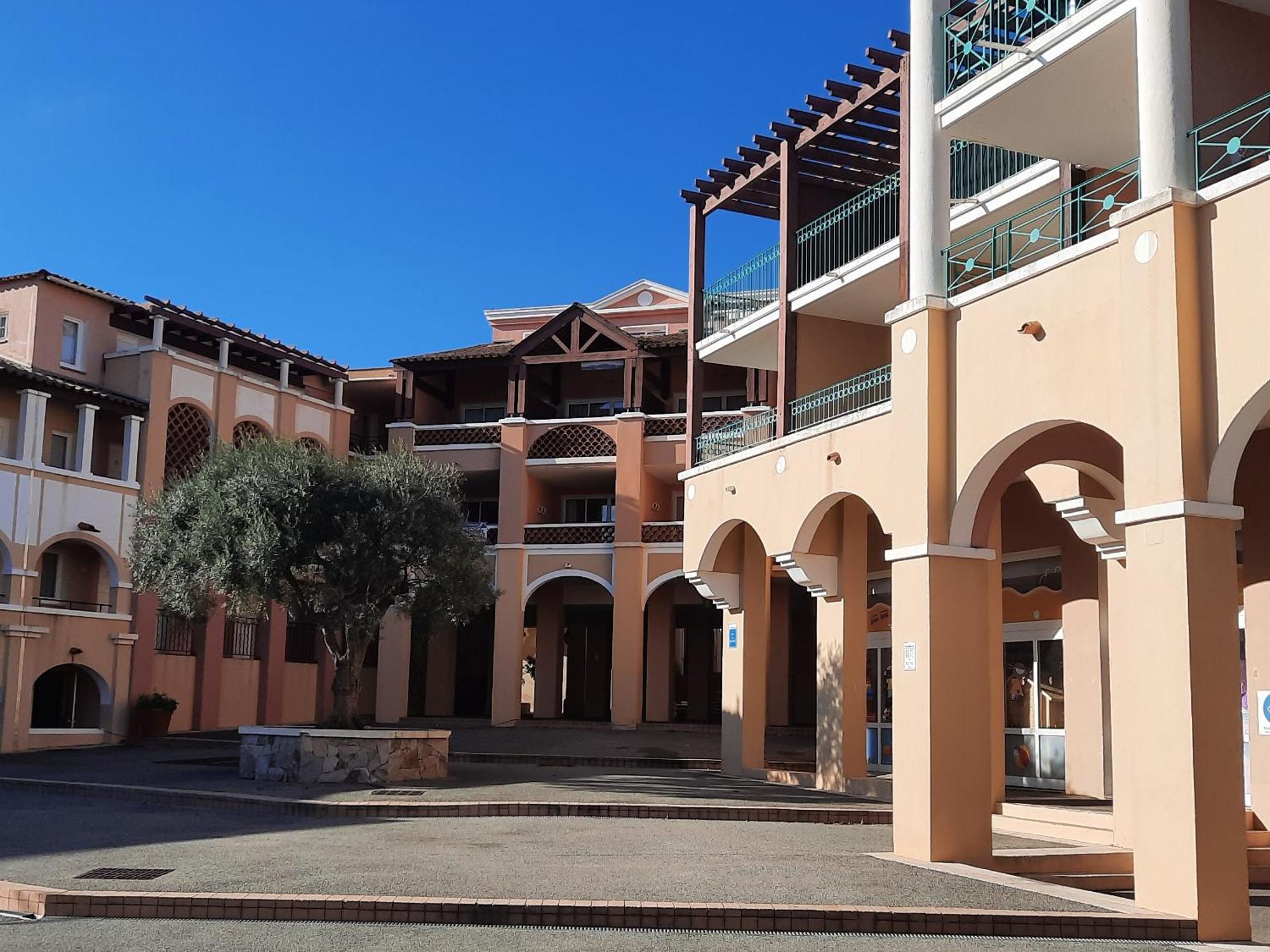 Huuummm C'Est La ! Beau T2 Cap Esterel Village Avec Clim ! Saint-Raphael  Exterior photo